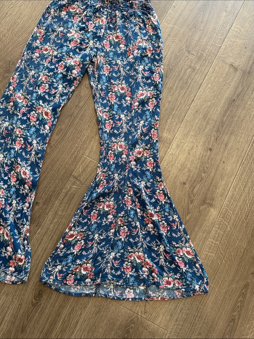 ASTR The Label Floral Bell Bottom Pants Small Navy Pink Boho Flare Festival - Picture 3 of 11
